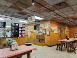 Dozier's Bbq Meat Market And Deer Processing inside