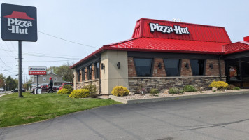 Pizza Hut outside