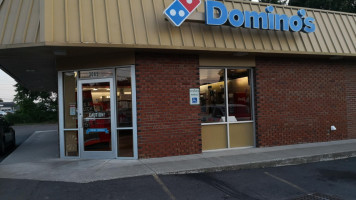 Domino's Pizza outside