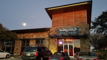 Mangieri's Pizza Café outside