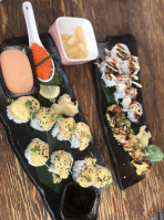 Tanoshi Sushi outside