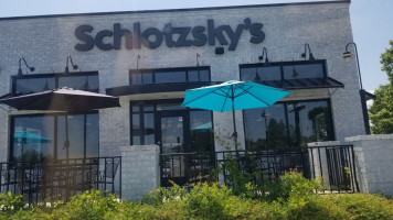 Schlotzsky's outside