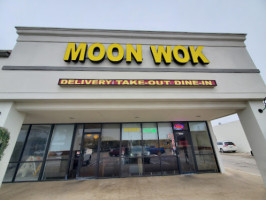 Moon Wok outside
