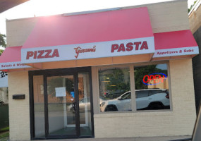 Giovanni's Pizza outside