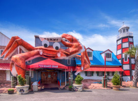 Giant Crab Seafood outside
