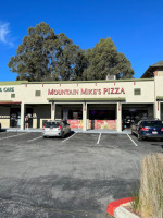 Mountain Mike's Pizza outside