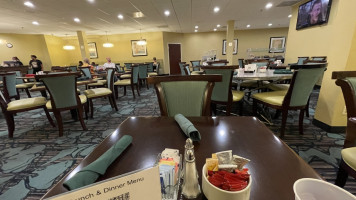 Midlo Bistro food
