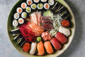Kuyi Sushi Japanese food