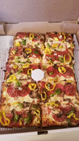 Cloverleaf Pizza Of Clawson food
