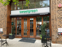 Sweetgreen inside