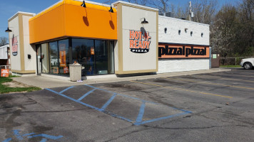 Little Caesars Pizza outside