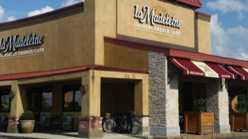 La Madeleine French Bakery Cafe outside