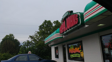 Papa Johns Pizza outside