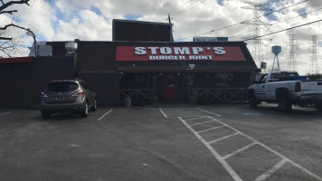 Stomp's Burger Joint outside