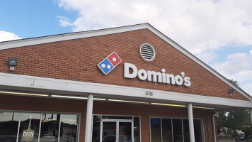 Domino's Pizza outside