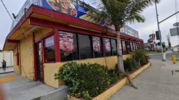 Pronto's Burgers In West Rancho Dom outside