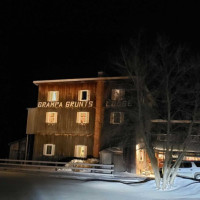 The Inn On Trout River outside