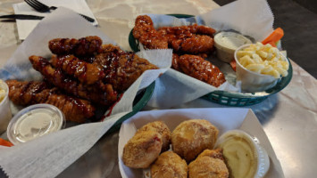 Sparky's Wings And Things food