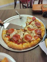 Papeno's Pizza In Marengo food