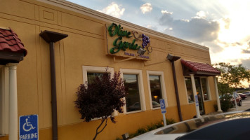 Olive Garden Italian outside