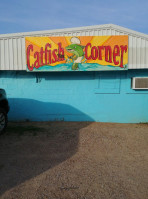 Molly's Catfish Corner outside