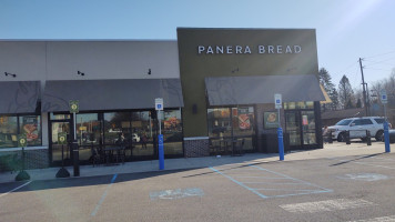 Panera Bread outside