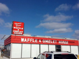 Thomas Drive Waffle Omelette House outside