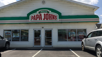 Papa Johns Pizza outside