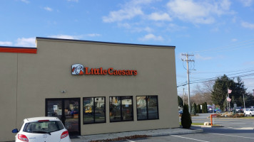 Little Caesars Pizza outside