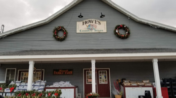 Howe's Country Store outside