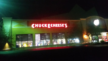 Chuck E. Cheese outside