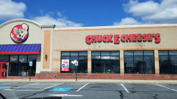 Chuck E. Cheese inside