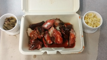 Pigee's Bbq food