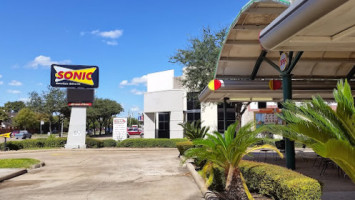 Sonic Drive-in outside