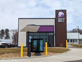 Taco Bell In New Kens outside