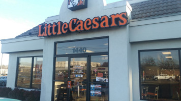 Little Caesars Pizza food