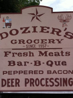 Dozier's Grocery Market outside