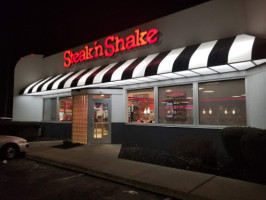 Steak 'n Shake outside