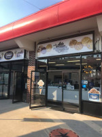 Famous Cookie Creamery food