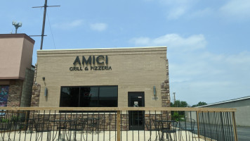 Amici Grill And Pizzeria outside