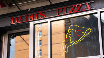 Dado's Pizza And Taproom Harlem food