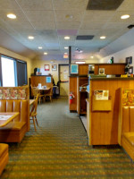 Shari's Cafe And Pies inside