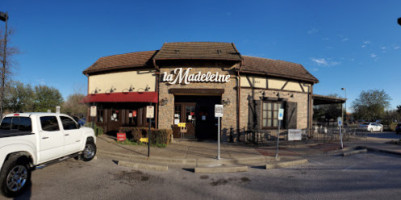 La Madeleine Country French Café outside