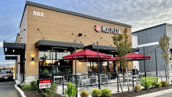 Mod Pizza outside