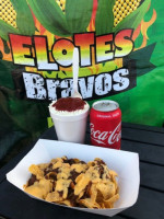 Elotes Bravos food
