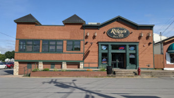 Riley's By the River Restaurant outside