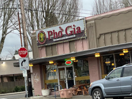 Pho Gia outside