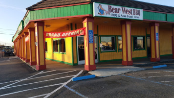 Bear West Bbq Soul Food food