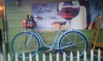 Luna Wine Table food