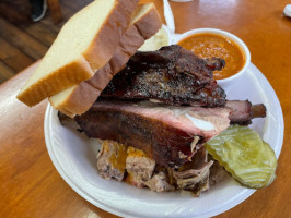 Chuck's -b-q food